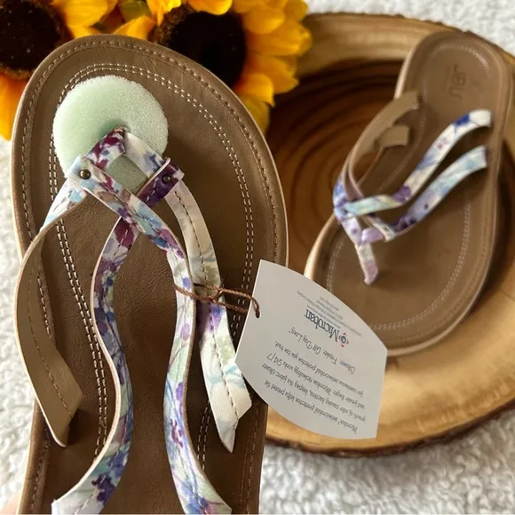 JBU by Jambu Womens Baltimore Vegan Leather Floral Print Flip-Flops