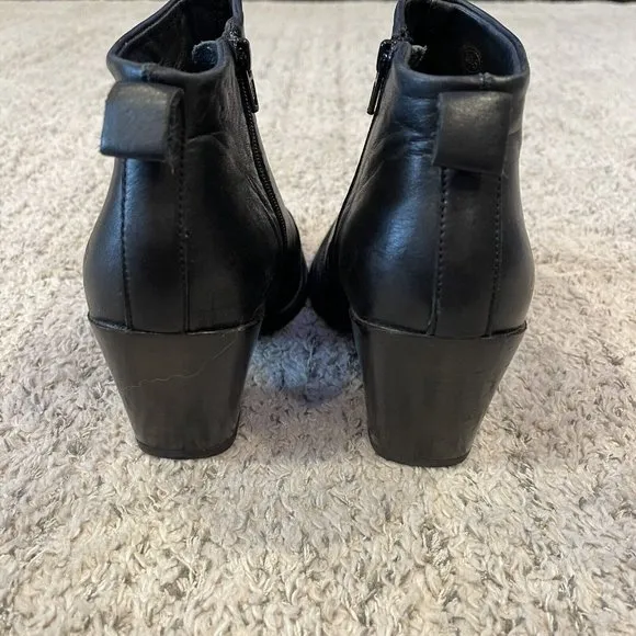 John Fluevog Entrance Room 406 Womens Black Leather Ankle Boots Size 10.5