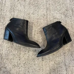 John Fluevog Entrance Room 406 Womens Black Leather Ankle Boots Size 10.5