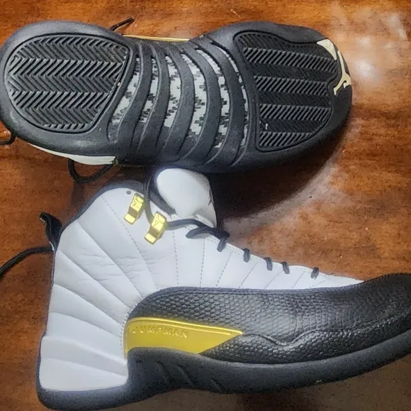 Jordan Retro 12 Men's Black and White Sneakers Sz.8