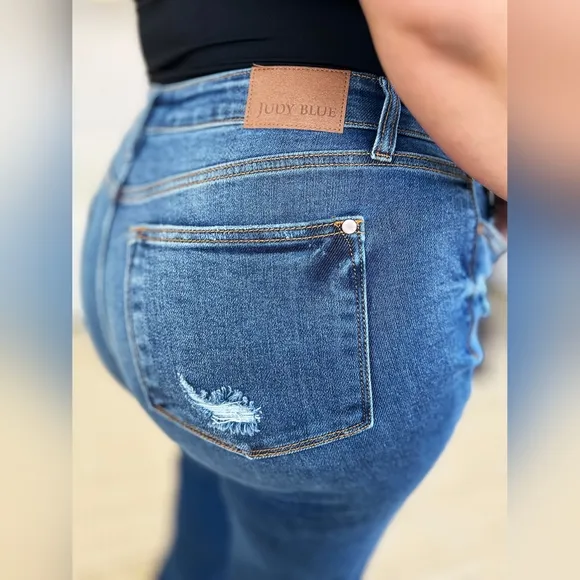 Just In! Popular Slimming Judy Blue Full Size Mid Rise Distressed Raw Hem Jeans