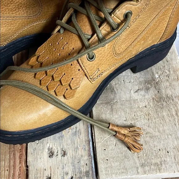 Justin Boots Women's Tan Lace Up Boots