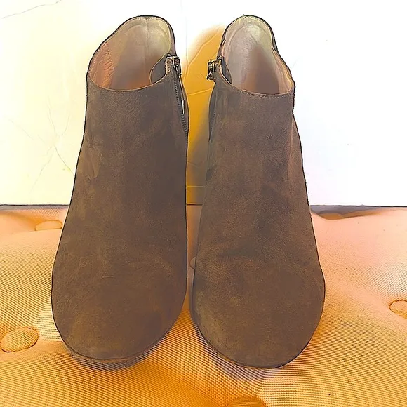 Kate Spade &quot;Darota&quot; bootie tan truffle color suede boots sz 8 1/2 ankle boots