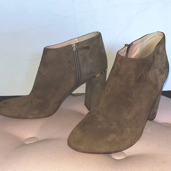 Kate Spade &quot;Darota&quot; bootie tan truffle color suede boots sz 8 1/2 ankle boots