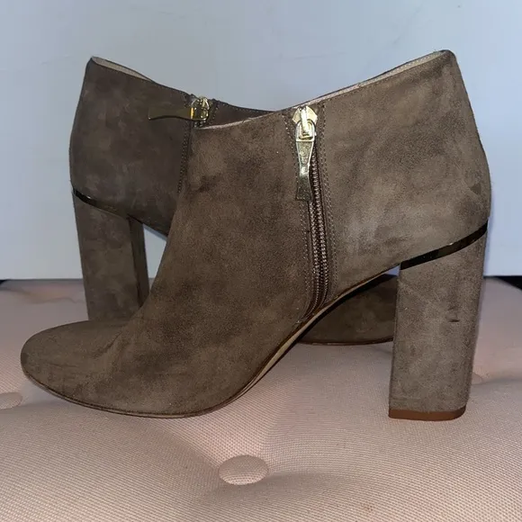 Kate Spade &quot;Darota&quot; bootie tan truffle color suede boots sz 8 1/2 ankle boots