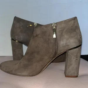 Kate Spade &quot;Darota&quot; bootie tan truffle color suede boots sz 8 1/2 ankle boots