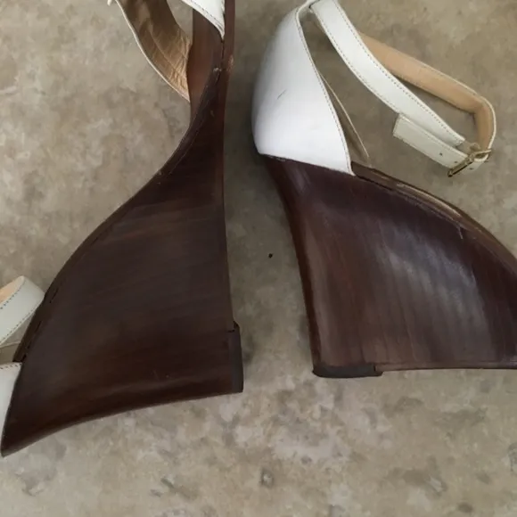 Kate Spade New York White Leather Bow Toe Sandals