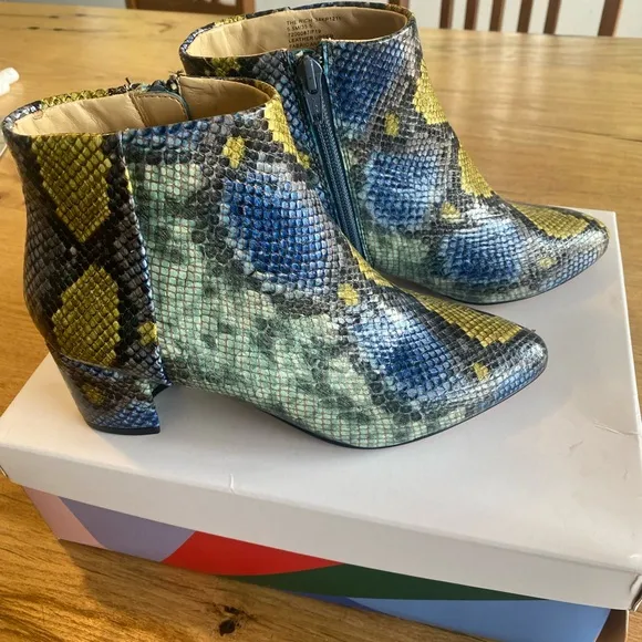Katy Perry Snake Ankle Boot Blue Almond Toe Heel Women’s Leather 5.5 NWT w/ Box