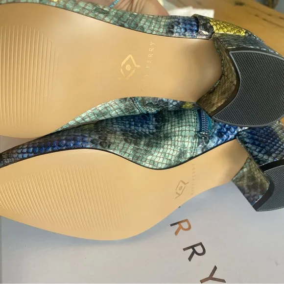 Katy Perry Snake Ankle Boot Blue Almond Toe Heel Women’s Leather 5.5 NWT w/ Box