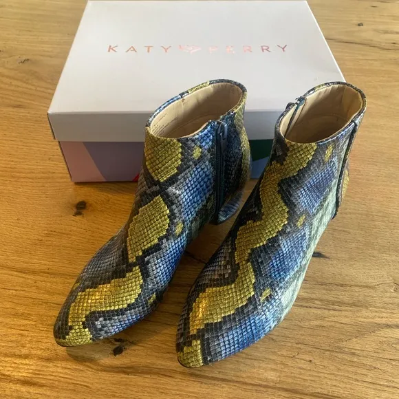 Katy Perry Snake Ankle Boot Blue Almond Toe Heel Women’s Leather 5.5 NWT w/ Box