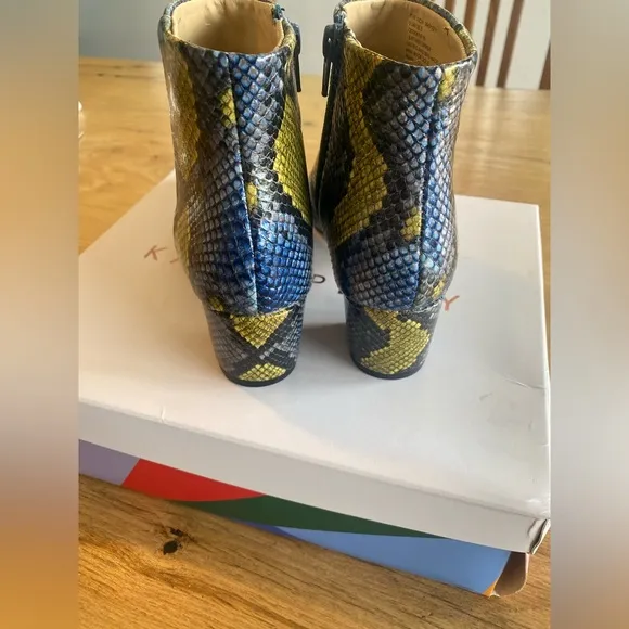Katy Perry Snake Ankle Boot Blue Almond Toe Heel Women’s Leather 5.5 NWT w/ Box