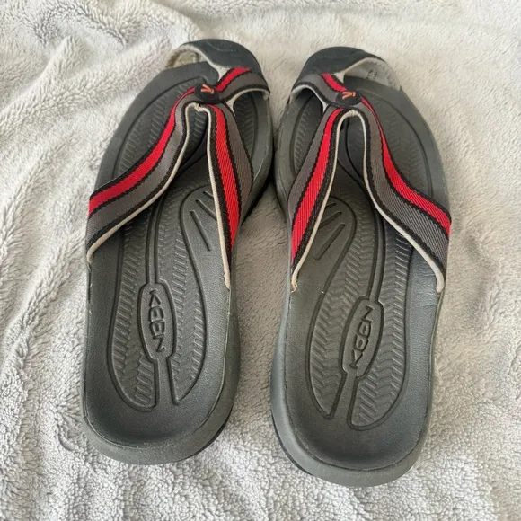 Keen Waimea Men’s Gray and Red Flip Flops Toe Protections Sandals Size 9.5