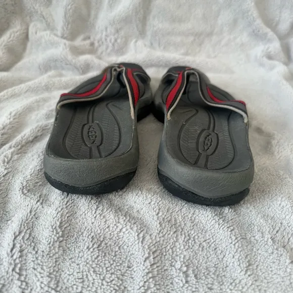 Keen Waimea Men’s Gray and Red Flip Flops Toe Protections Sandals Size 9.5