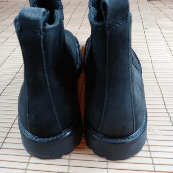 Kenneth Cole Reaction men's black suede pull on ch