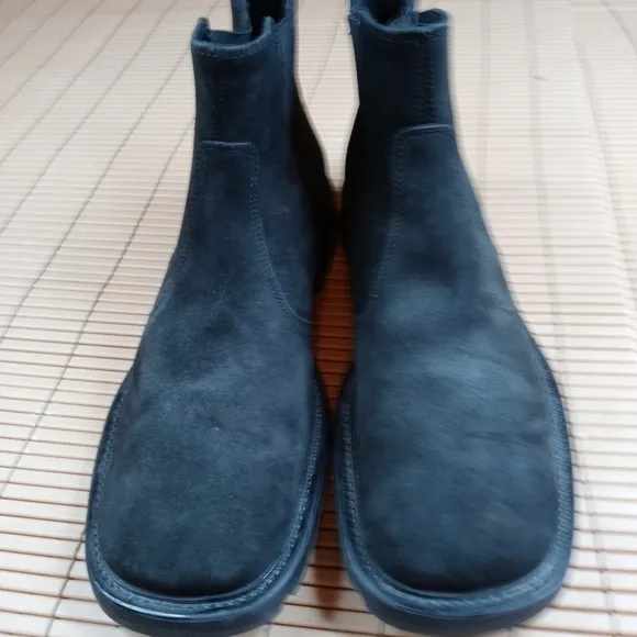 Kenneth Cole Reaction men's black suede pull on ch