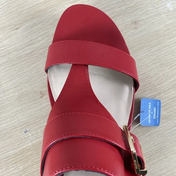 Kenneth Cole Red Sandals Heels Flip Flops Open Toed Sandals size 10 NWT