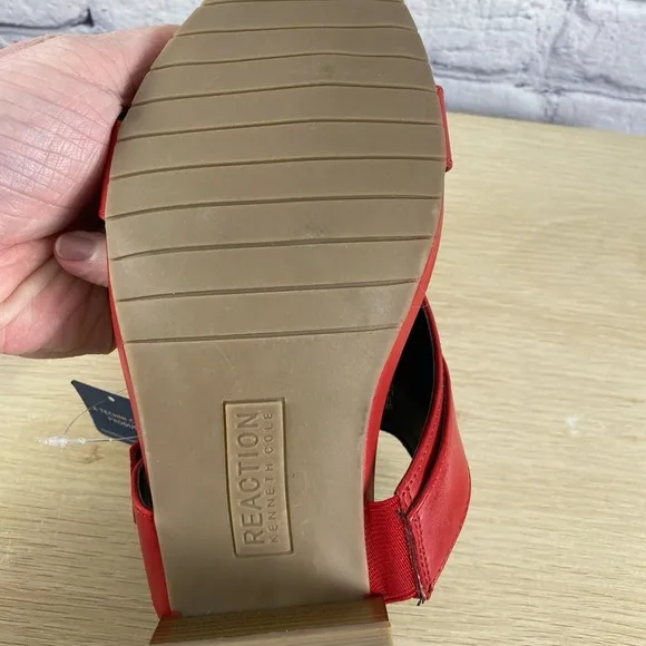 Kenneth Cole Red Sandals Heels Flip Flops Open Toed Sandals size 10 NWT