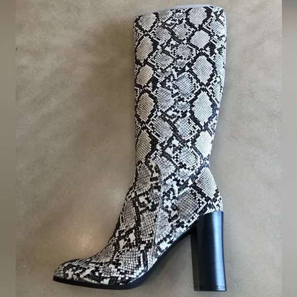 KENNETH COLE Womens Ivory Snake Skin-Print Justin Round Toe Block Heel Boots 6.5