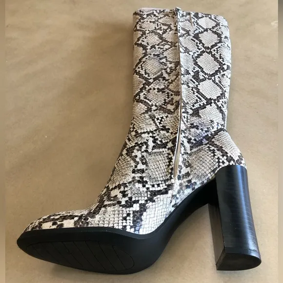 KENNETH COLE Womens Ivory Snake Skin-Print Justin Round Toe Block Heel Boots 6.5