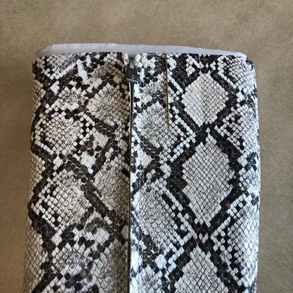KENNETH COLE Womens Ivory Snake Skin-Print Justin Round Toe Block Heel Boots 6.5