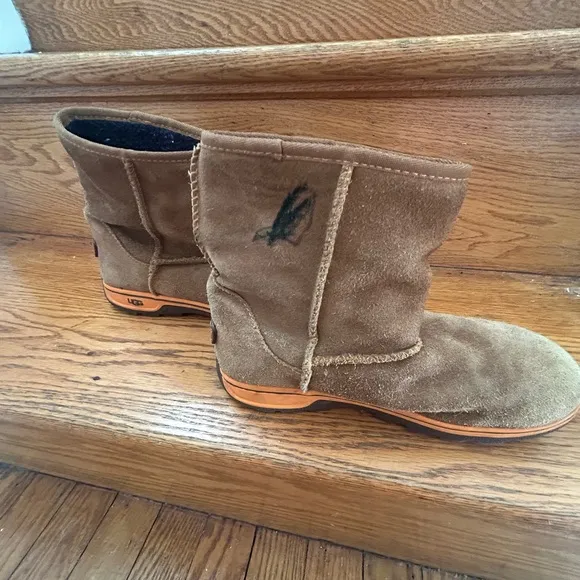 Kids Ugg Waterproof Boots in brown suede size 3 VGUC