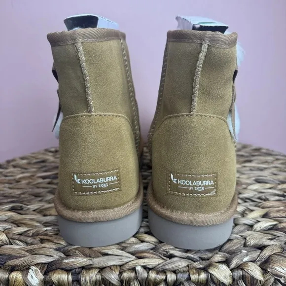 KOOLABURRA BY UGG/ VICTORIA MINI CHESTNUT/ SIZE 12 , WOMAN'S BOOTS 1114731/ NEW