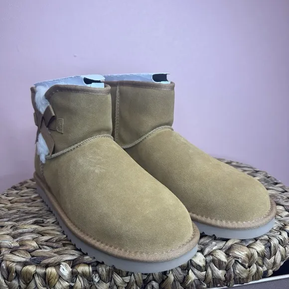 KOOLABURRA BY UGG/ VICTORIA MINI CHESTNUT/ SIZE 12 , WOMAN'S BOOTS 1114731/ NEW