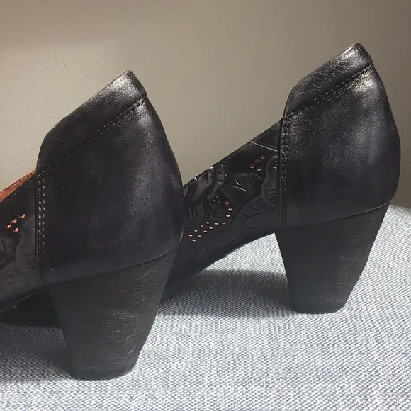 L’ Artiste Spring Step Rositta Tooled Rose Pump 2 1/2 Low Heel Rubber Sole 40