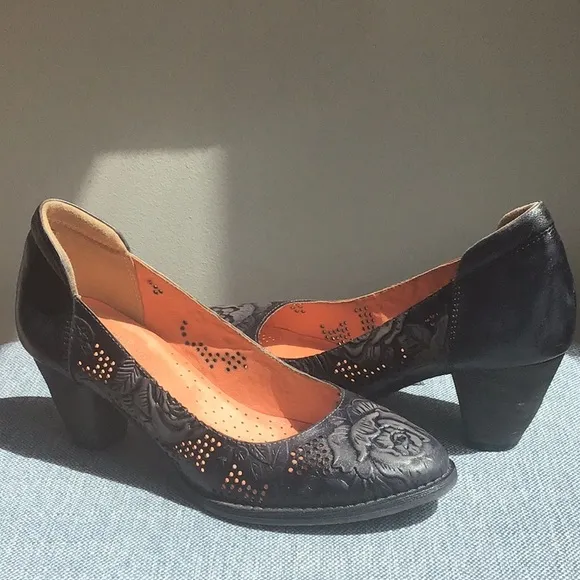 L’ Artiste Spring Step Rositta Tooled Rose Pump 2 1/2 Low Heel Rubber Sole 40