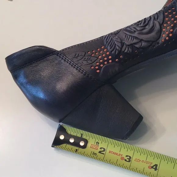 L’ Artiste Spring Step Rositta Tooled Rose Pump 2 1/2 Low Heel Rubber Sole 40