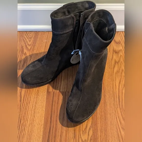 La Canadienne Begonia Wedge Ankle Boots