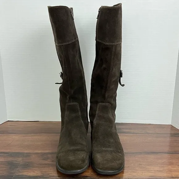 La Canadienne Brown Boots