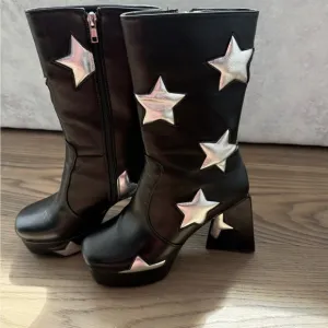 La Moda black and Silver Star boots sz 10