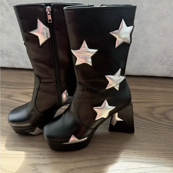 La Moda black and Silver Star boots sz 10