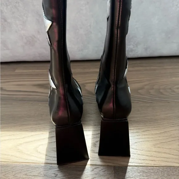La Moda black and Silver Star boots sz 10