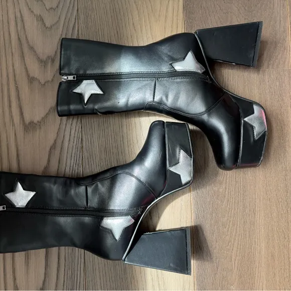 La Moda black and Silver Star boots sz 10