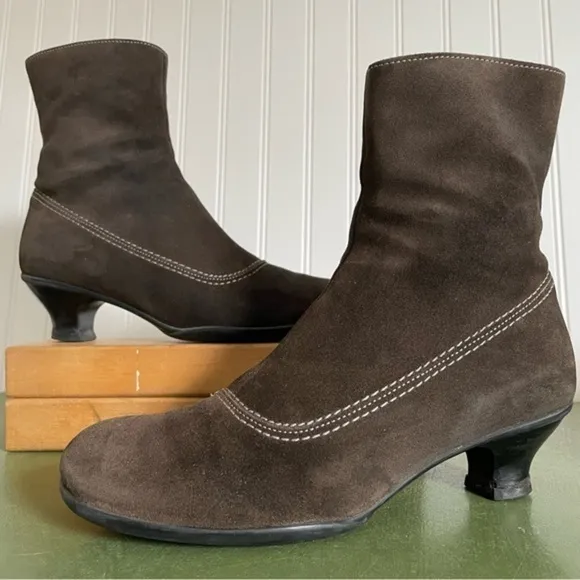 LaCanadienne Square Toe Waterproof Low Heeled Boots/Booties in Brown Suede