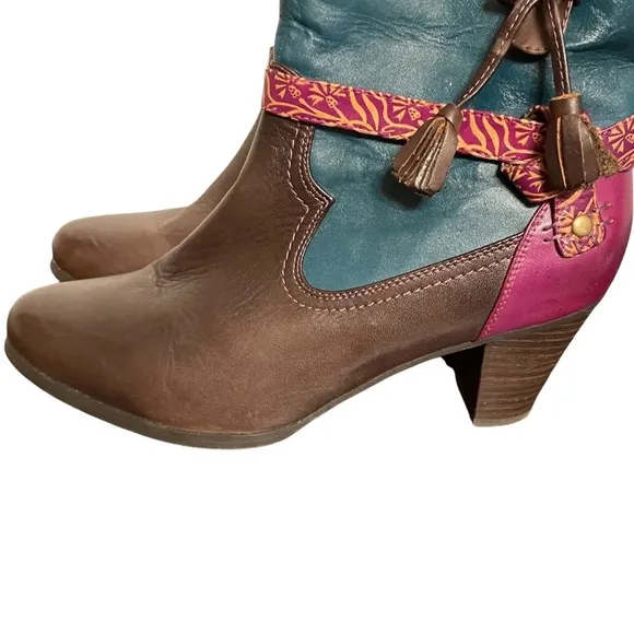 L`Artiste by Spring Step | Davinci Leather Western Ankle Boots