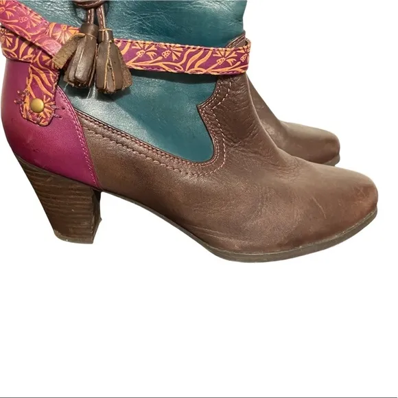 L`Artiste by Spring Step | Davinci Leather Western Ankle Boots