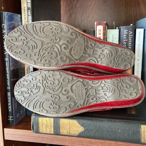 L'ARTISTE by Spring Step 'Scribble' Red Leather Slip On Clog Shoe Women’s Size 9