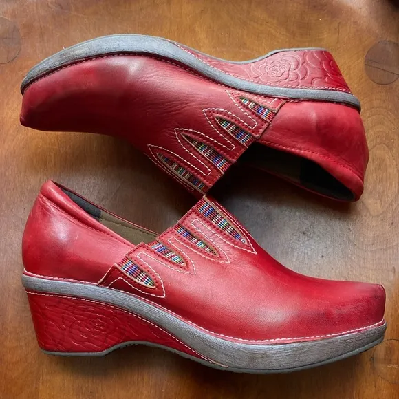 L'ARTISTE by Spring Step 'Scribble' Red Leather Slip On Clog Shoe Women’s Size 9