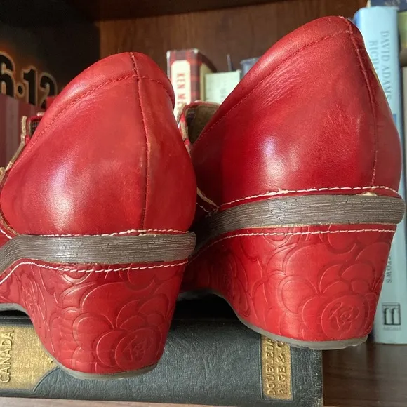 L'ARTISTE by Spring Step 'Scribble' Red Leather Slip On Clog Shoe Women’s Size 9