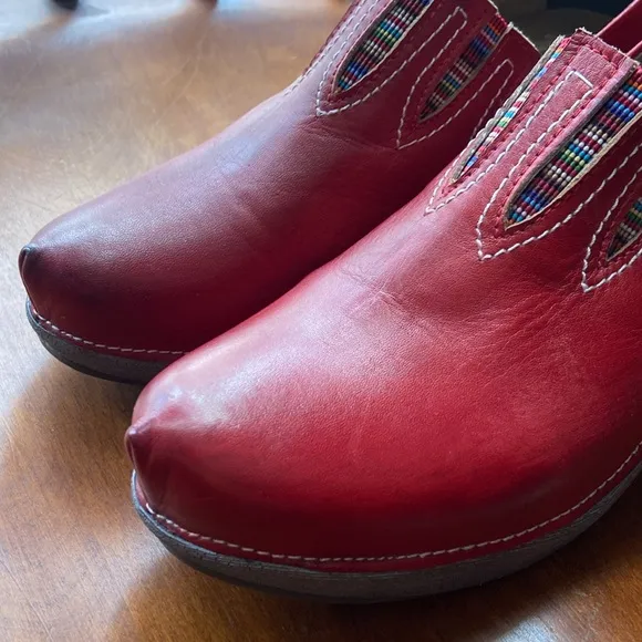 L'ARTISTE by Spring Step 'Scribble' Red Leather Slip On Clog Shoe Women’s Size 9