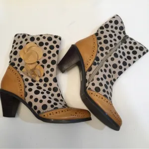 L'Artiste Spring Step Perignon Polka Dot Flower Heel Boots Tan Black 40 9 READ