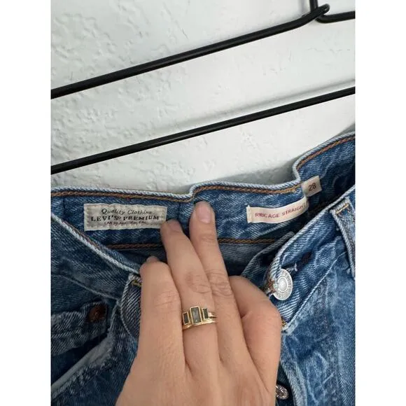 Levi’s Premium Ribcage Straight Ankle Jeans – Size 28 – Distressed High-Rise 🔥✨