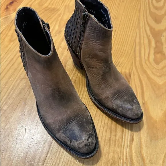 LIBERTY BLACK Distressed Leather Studded Ankle Western Bootie Women's Size 6.5