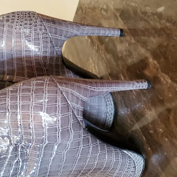 Like NEW Casadei croc embossed boots