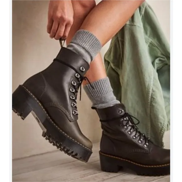 LIKE NEW Dr. Martens Leona leather platform heeled boots