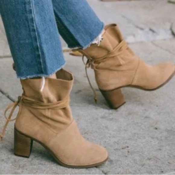Like NEW Tom’s WIDE Fit Suede Ankle Booties Block Heel Boots Size 7 W