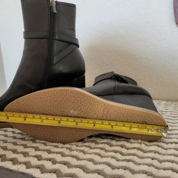 Lola Cruz Black Leather Wedge Ankle Boots size 7/6.5 US